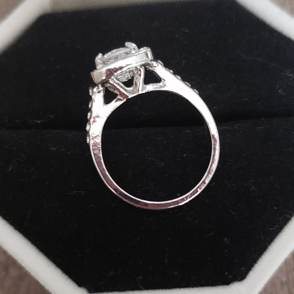 Big Cubic Zirconia Ring Fashion Wedding Jewelry - Picture 5 of 7